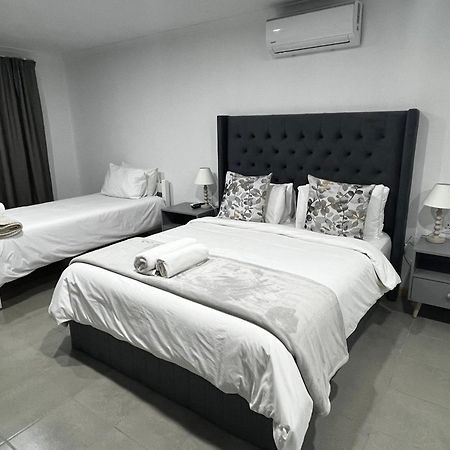 Cradock Guest House & Self Catering Екстер'єр фото