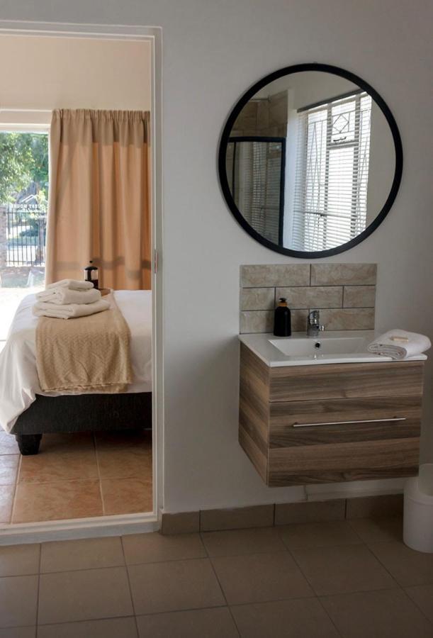 Cradock Guest House & Self Catering Екстер'єр фото
