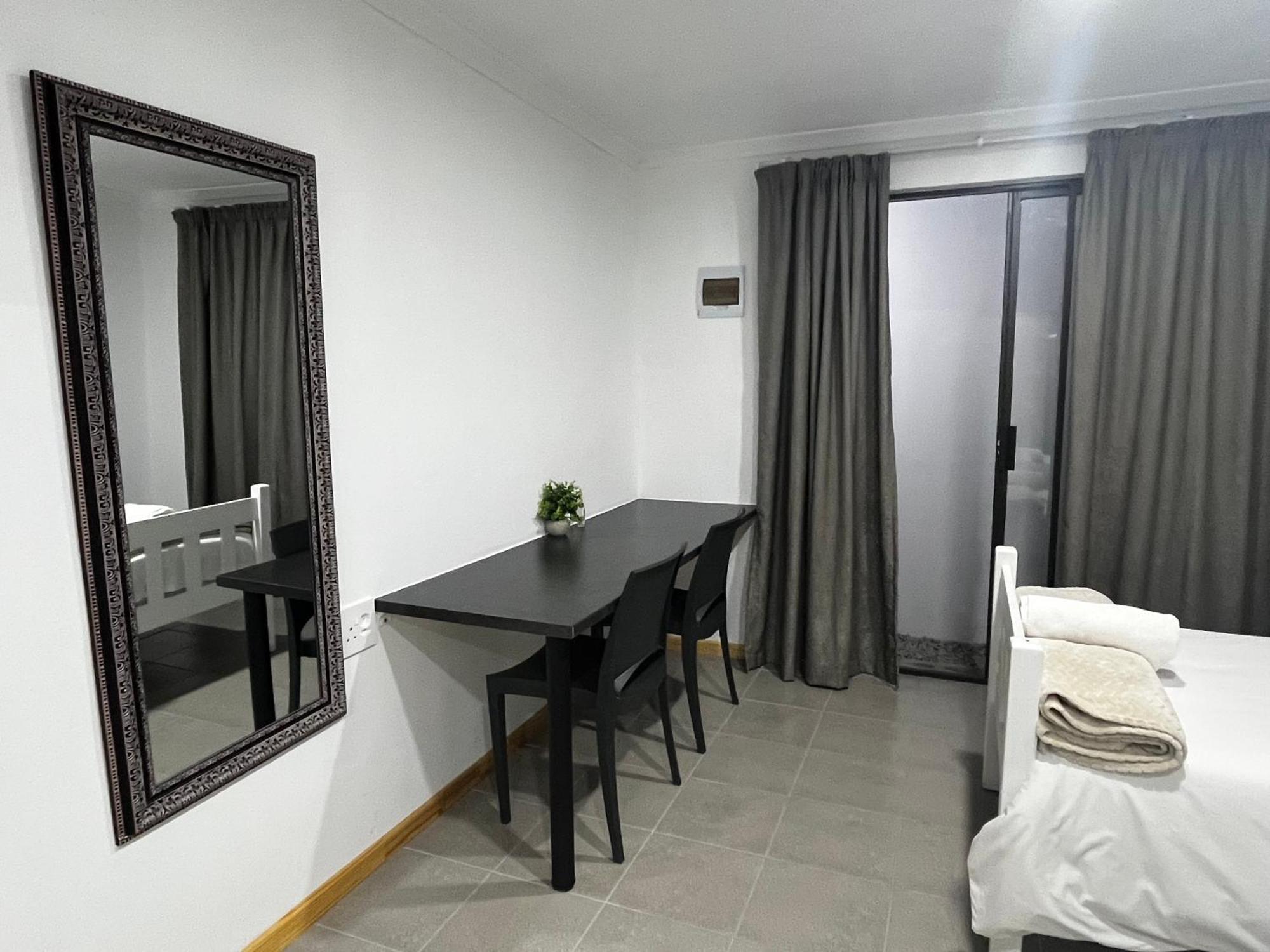 Cradock Guest House & Self Catering Екстер'єр фото